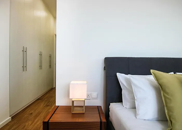 Phaedrus Living: Sea View Anna 202 *